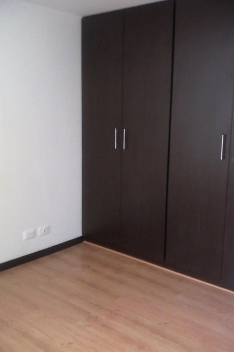 VENDE APARTAMENTO EN LA AV. SANTANDER- $ 240.000.000