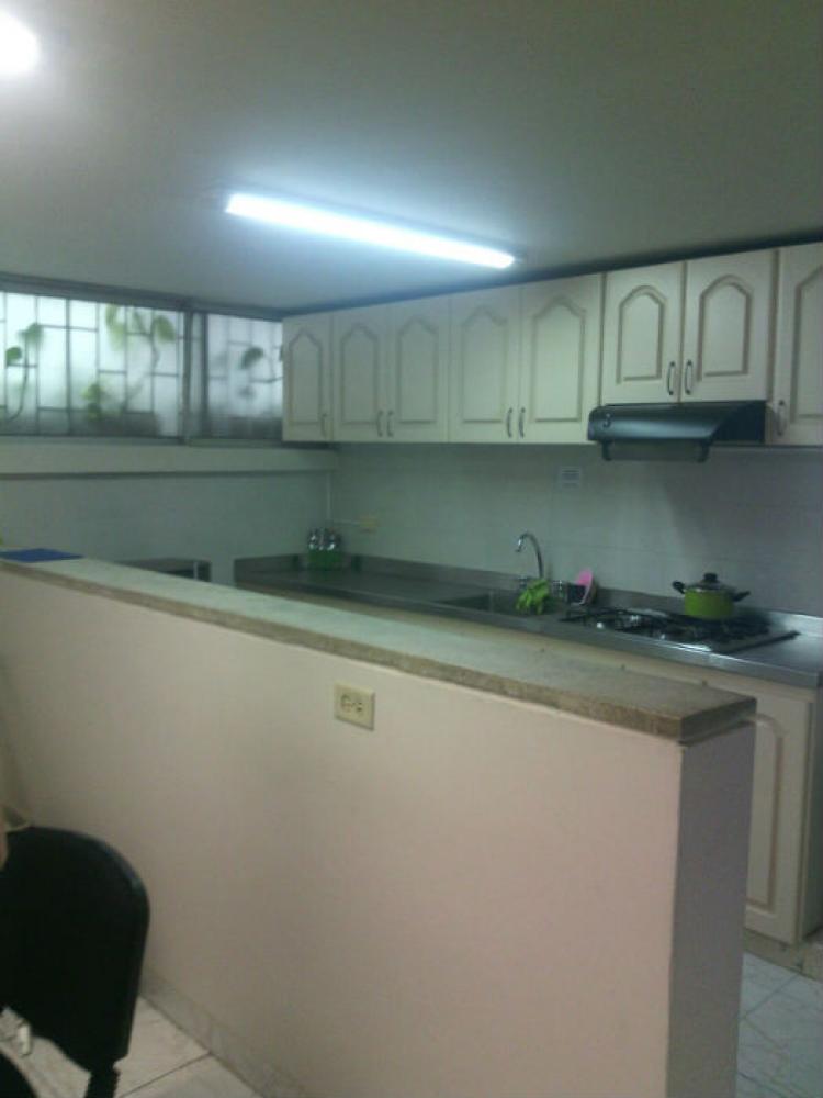 VENDE APARTAMENTO EN LA AV SANTANDER - $ 275.000.000