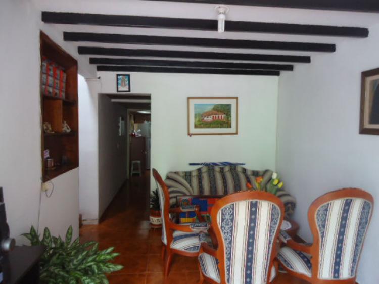 VENDE CASA CON RENTA EN LA CAROLA $ 160.000.000