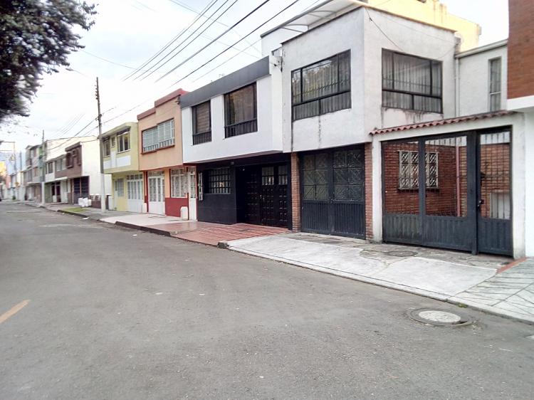 Foto Casa en Venta en LA CABAÑA  EL PASEO, LA CABAÑA, Bogota D.C - $ 495.000.000 - CAV160194 - BienesOnLine