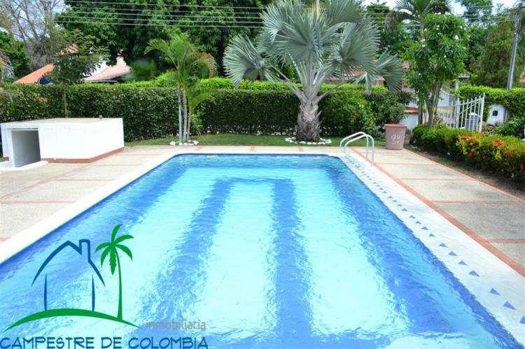 VENDO CASA CON PISCINA EN EXCELENTE CONDOMINIO- GIRARDOT