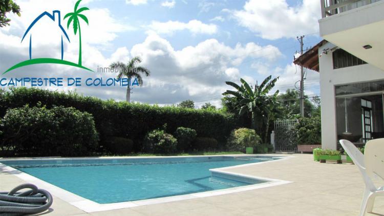 VENDO CASA CON PISCINA EN EXCELENTE CONDOMINIO- GIRARDOT