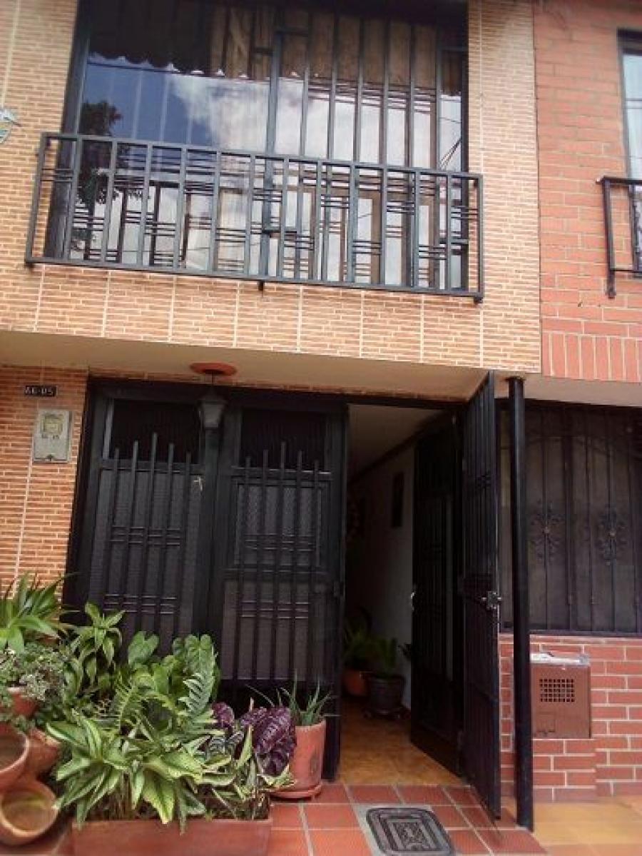 Foto Casa en Venta en Gratamira, Medellín, Antioquia - $ 200.000.000 - CAV175623 - BienesOnLine