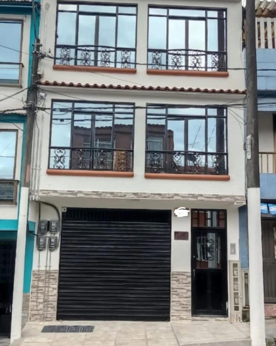 Vendo edificio de 3 apartamentos y local comercial en Dosquebradas