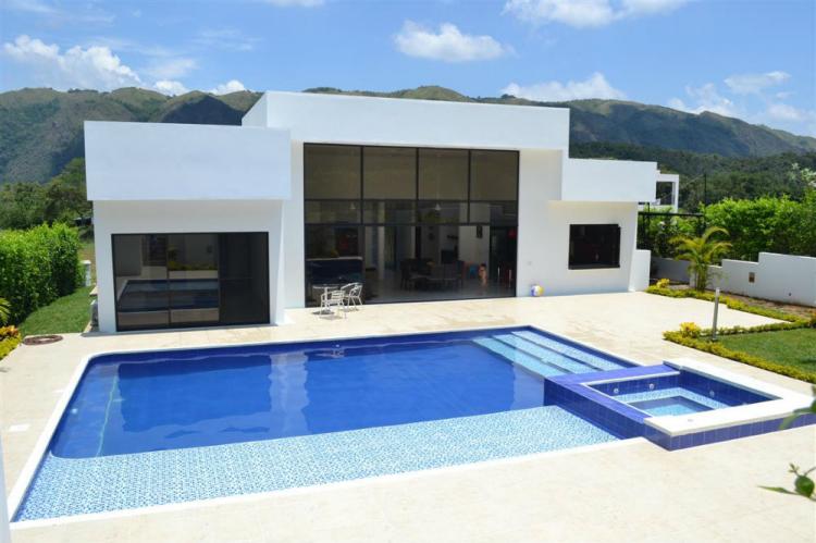 VENDO ESPECTACULAR  CASA DE UN NIVEL CERCA A GIRARDOT-CUNDINAMARCA 