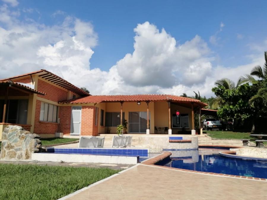 Vendo o rento casa campestre en condominio sector cerritos 