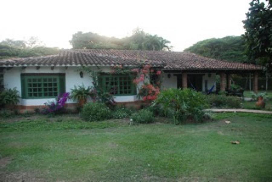 Venta casa campestre en zona de mayor desarrollo y valorizacion sur Jamundi precio $2.600.000.000