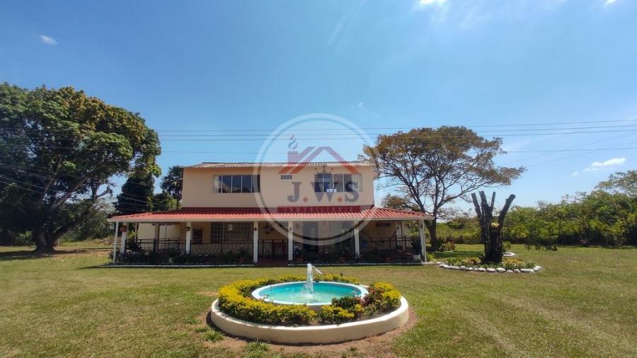 Foto Venta Casa Quinta En Villavicencio Cerca A La Fuerza Aerea - Hectárea Y Media - Jws Inmobiliaria