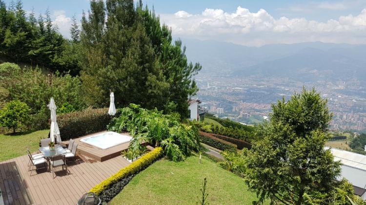Venta  de casa en las Palmas con hermosa vista a Medellín