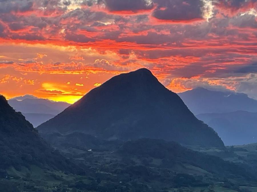 Venta de finca en VENECIA (Antioquia, Colombia) con vista al Cerro de Tusa