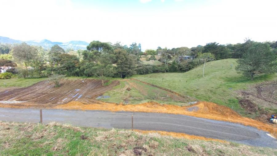 Venta de lote en unidad cerrada en La Ceja, Sector vía a San Antonio-empanadas caucanas