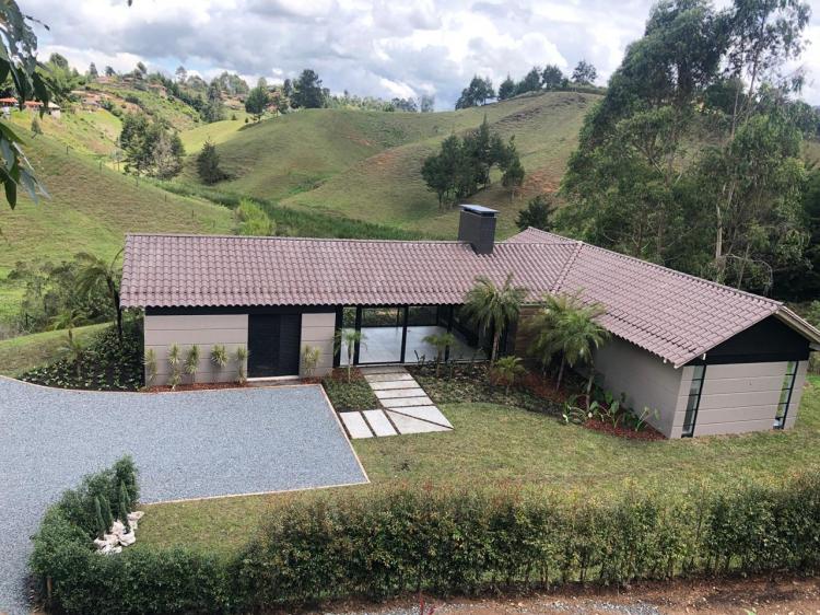 VENTA FINCA ESTRENAR EN RIONEGRO- HERMOSA CASA Y PAISAJES