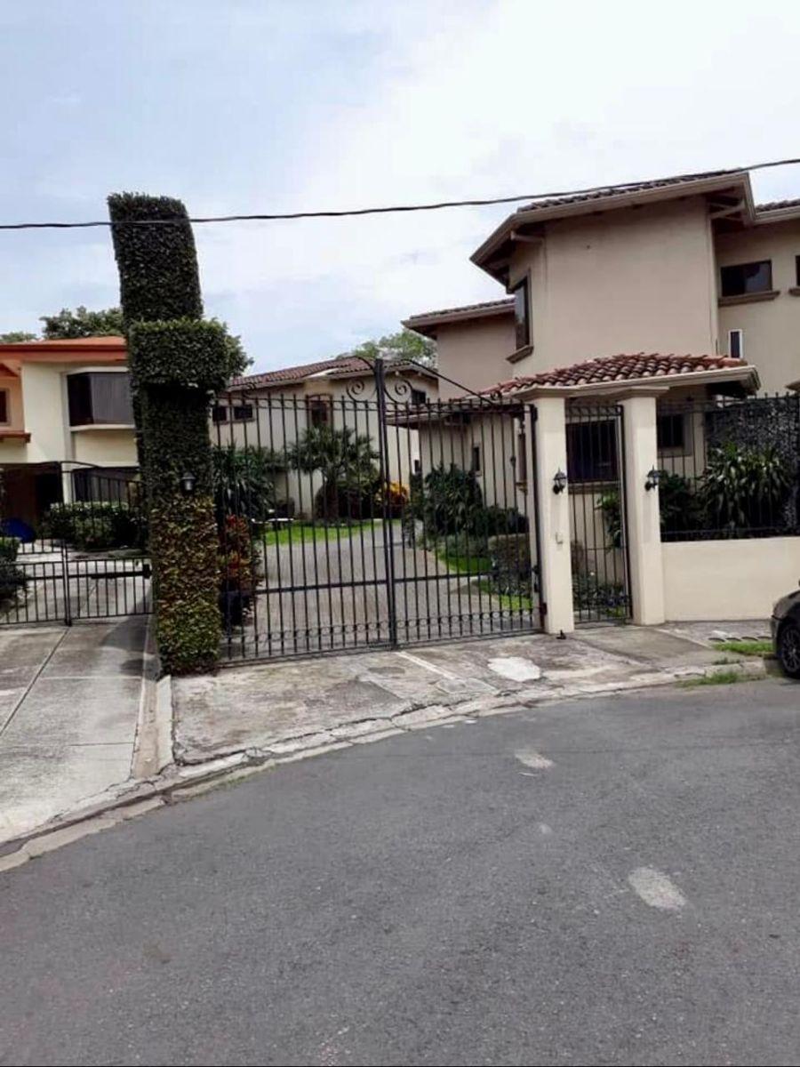 Alquiler de casa en condominio San Rafael de Escazú - CAA129345