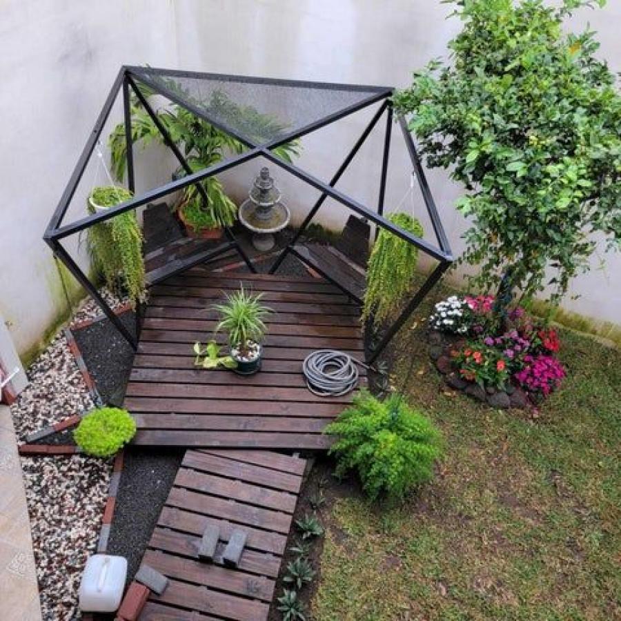 Home in Metric Way