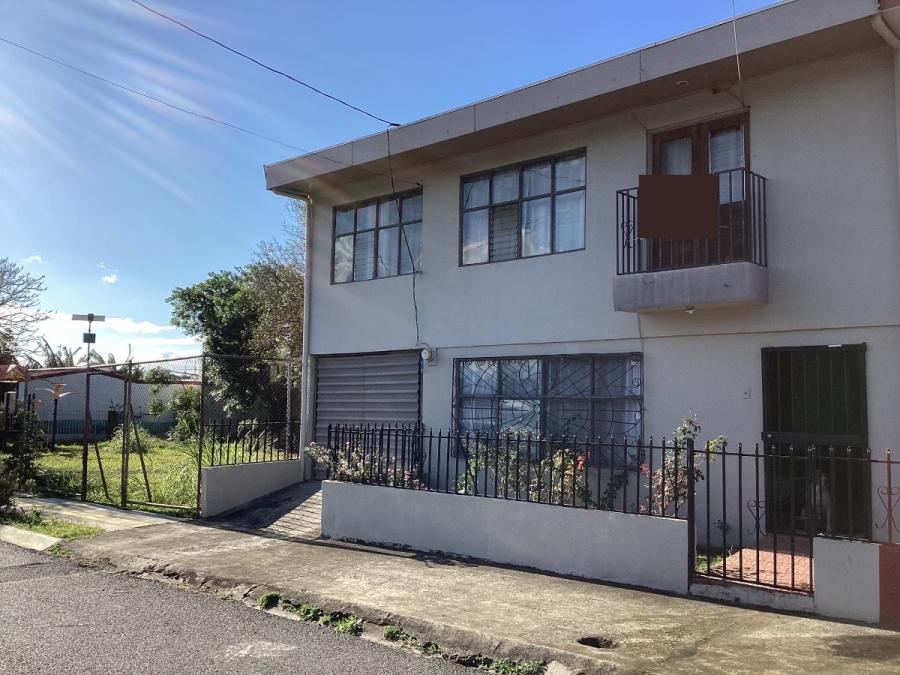 Foto Casa de 2 pisos en el corazón de Tibás se vende.