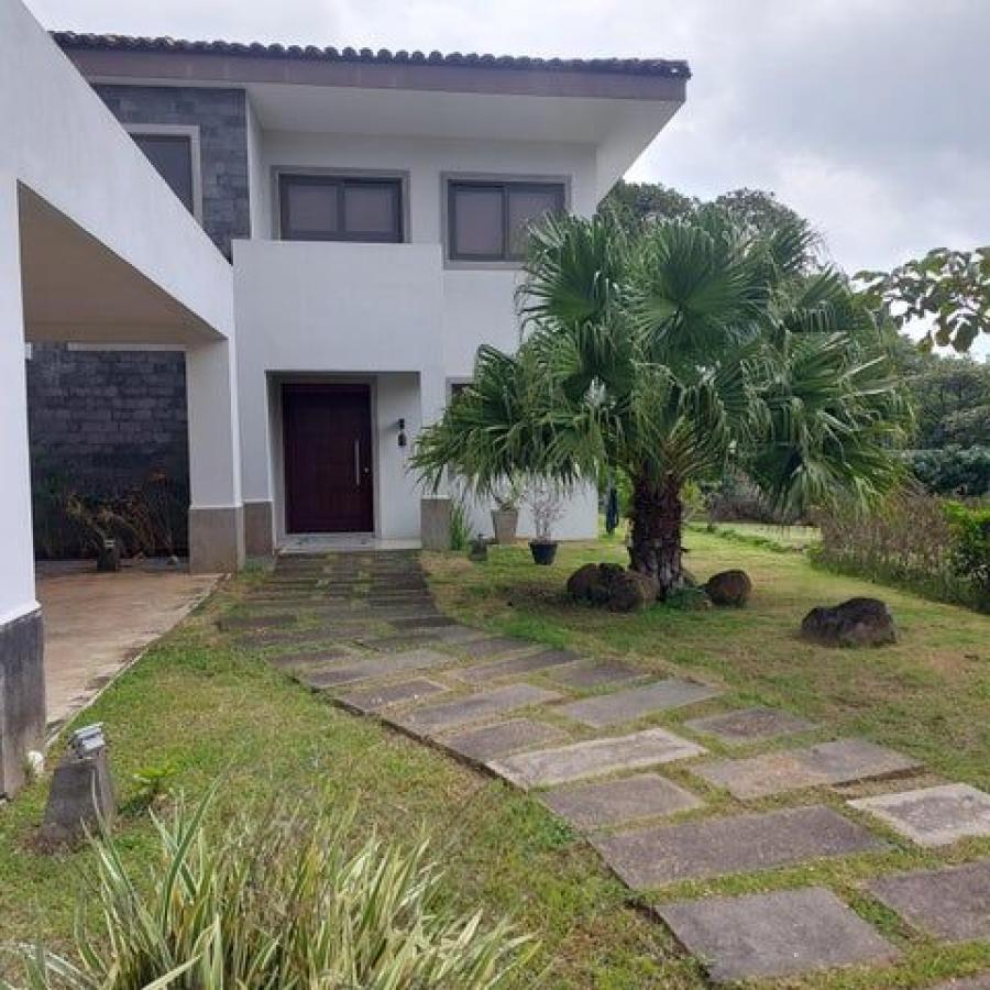 Foto SE VENDE FABULOSA CASA EN LA GUÁCIMA DE ALAJUELA 
