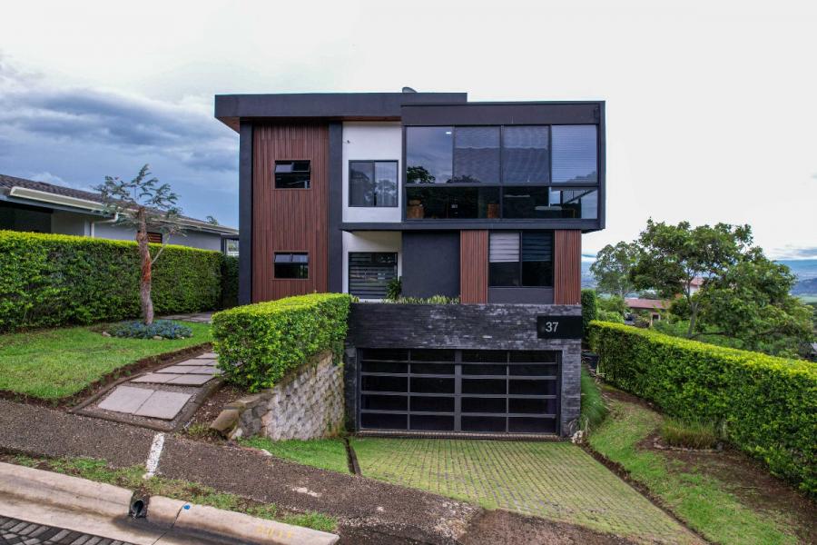 Foto Moderna casa de dos pisos en venta en Hacienda Natura - Comodidad, naturaleza y ubicación estratégic