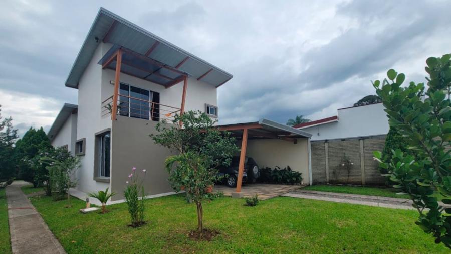 Foto Casa Moderna Con Jardín Amplio – Sarchí, Alajuela