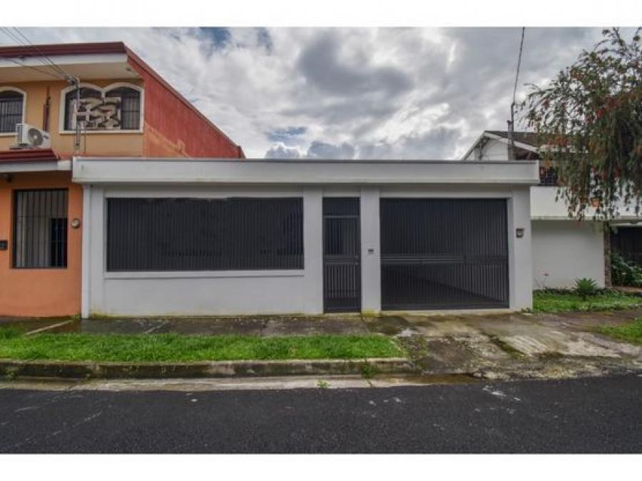 Foto  Venta de casa Remodelada de 3 Habitaciones en La Sabana