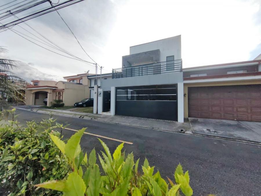 Foto Casa en Alquiler en Residencial Villa Andrea, Dulce Nombre, Vasquez de Coronado, San José - U$D 2.000 - CAA68436 - BienesOnLine