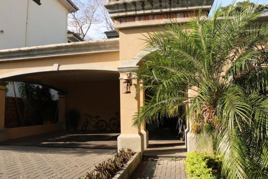 Foto Casa en Alquiler en Guachipeln, Escaz, San Jos - U$D 3.200 - CAA38528 - BienesOnLine