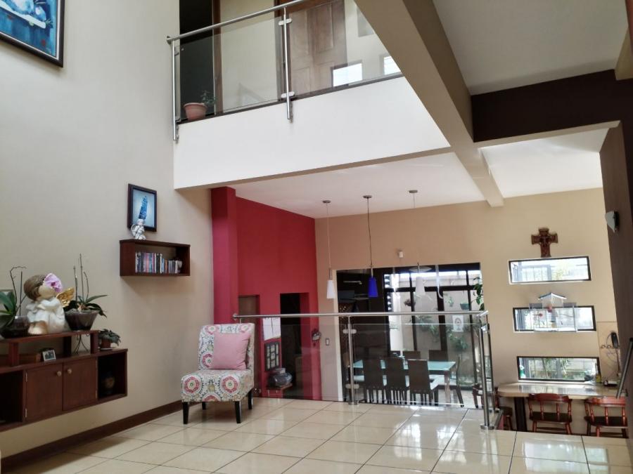 Foto Casa en Venta en Escaz, San Jos - U$D 250.000 - CAV16162 - BienesOnLine