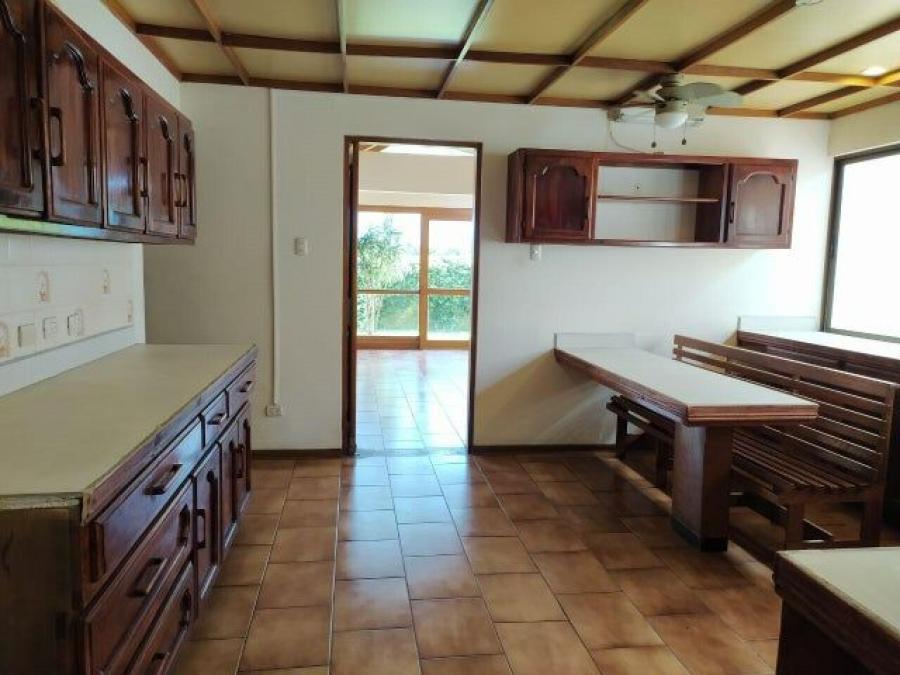 Fotos de Casa de una sola planta y mucho espacios ubicada en Barrio La ...