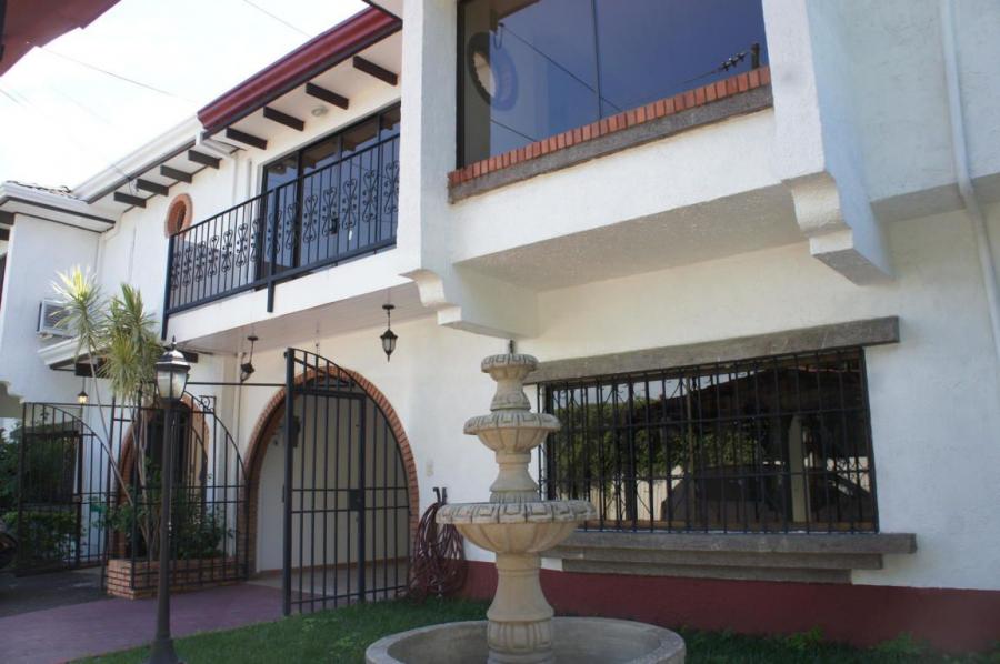 Foto Casa en Venta en Laureles, Escaz, San Jos - U$D 225.000 - CAV19440 - BienesOnLine
