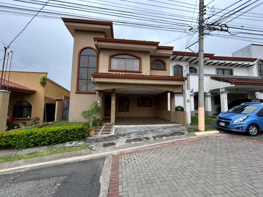 Casa en Venta en Heredia