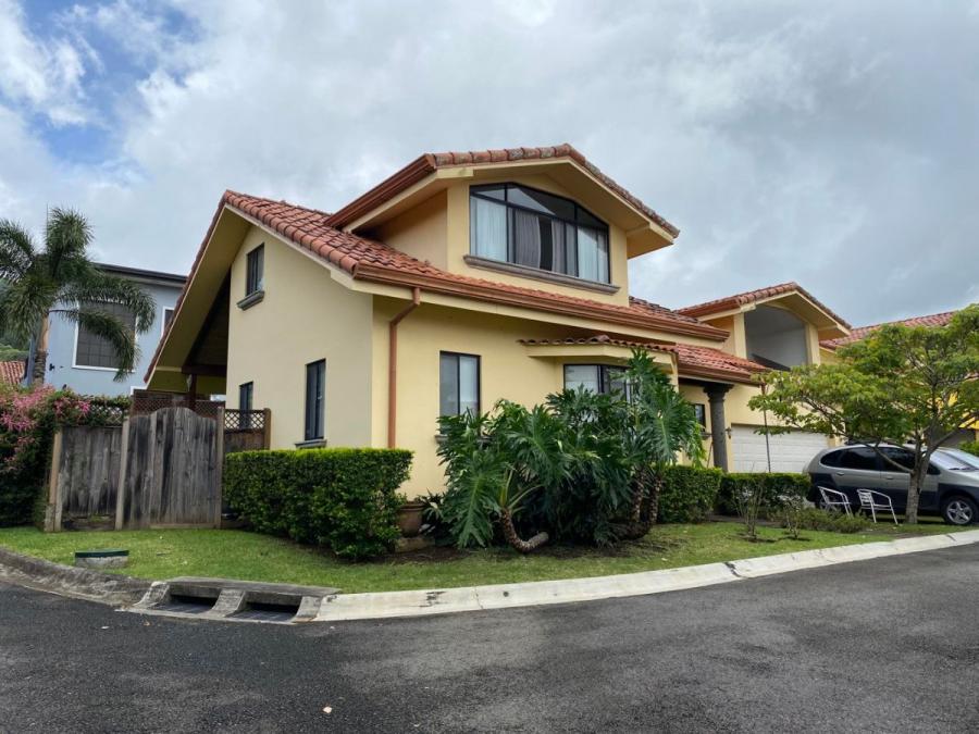 Foto Casa en Venta en Piedades, San José - U$D 325.000 - CAV57078 - BienesOnLine