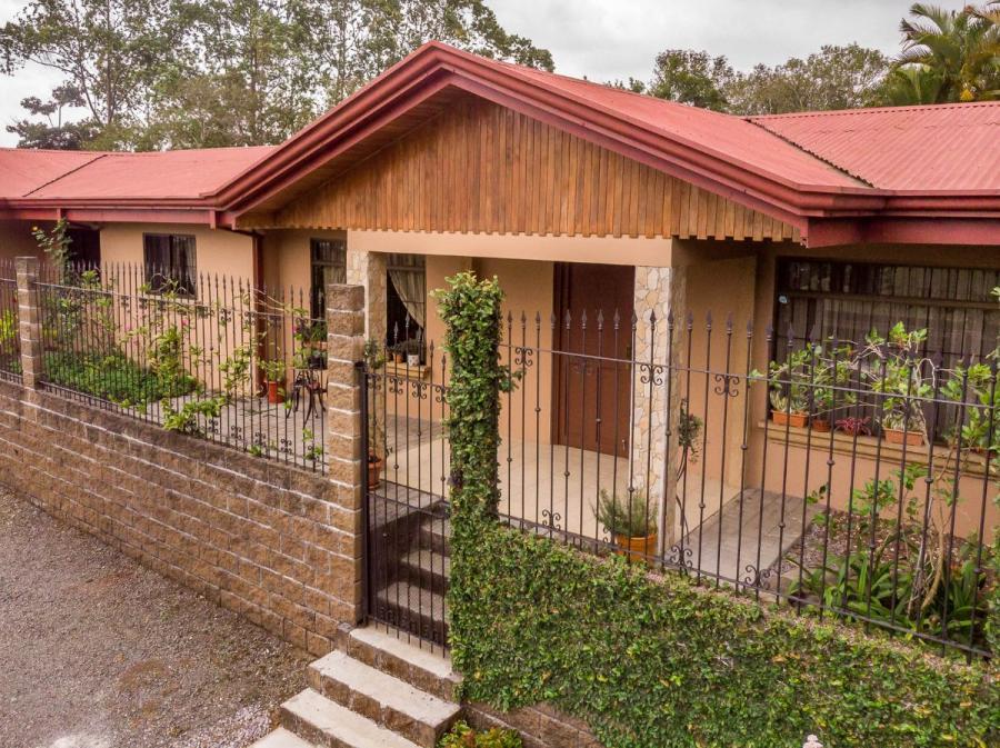 Foto Casa en Venta en Mercedes, Puriscal, San Jos - U$D 153.000 - CAV18615 - BienesOnLine