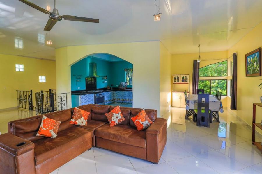 Foto Casa en Venta en Quepos, Puntarenas - U$D 300.000 - CAV39461 - BienesOnLine