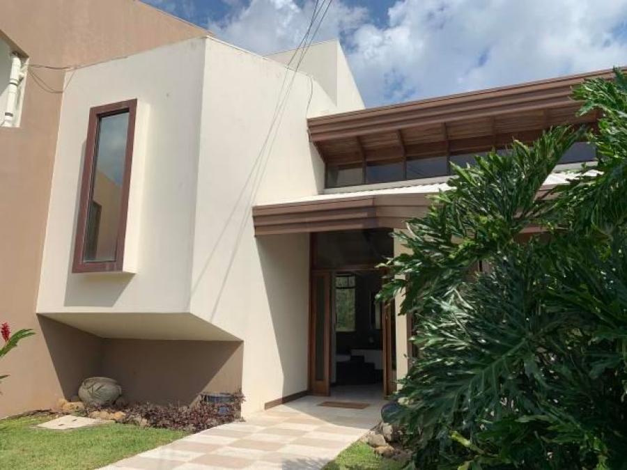 Foto Casa en Alquiler en Gucima, Alajuela, Alajuela - U$D 2.200 - CAA22679 - BienesOnLine