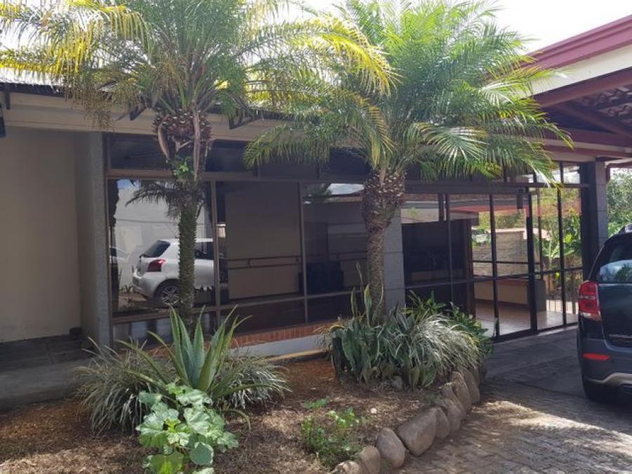 Foto Casa en Venta en Desamparados, Alajuela, Alajuela - U$D 550.000 - CAV38511 - BienesOnLine