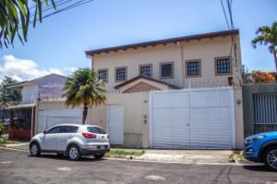 Foto Casa en Venta en Uruca, San Jos - U$D 280.000 - CAV26758 - BienesOnLine