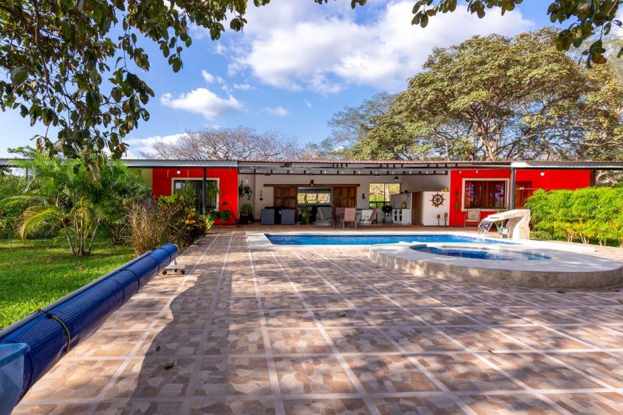 Foto Hermosa Propiedad en Orotina, Costa Rica: Privacidad, Naturaleza y Comodidad