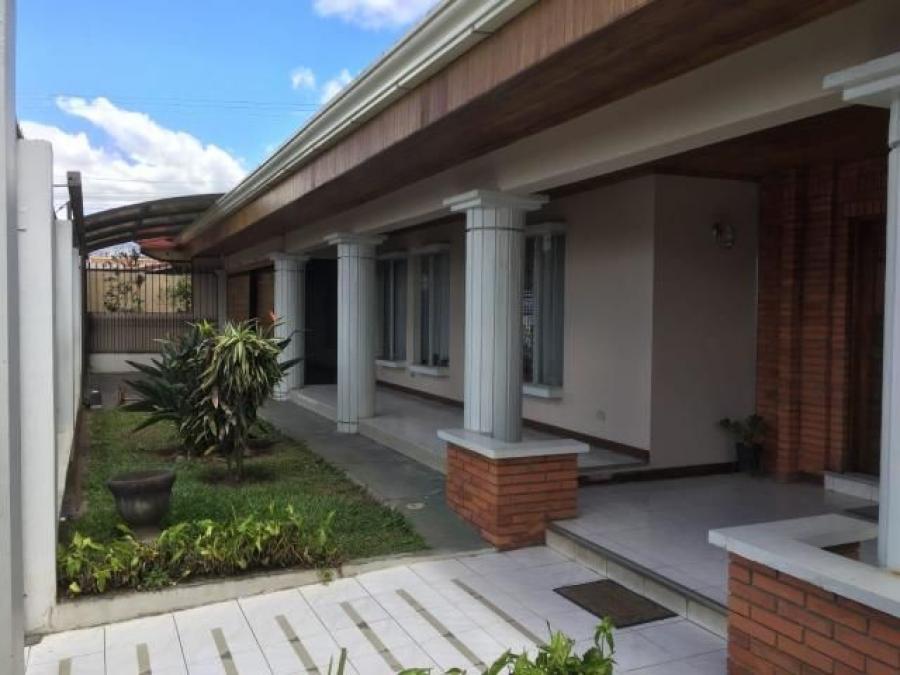 Foto Casa en Venta en El Tejar, El Guarco, Cartago - U$D 270.000 - CAV19344 - BienesOnLine