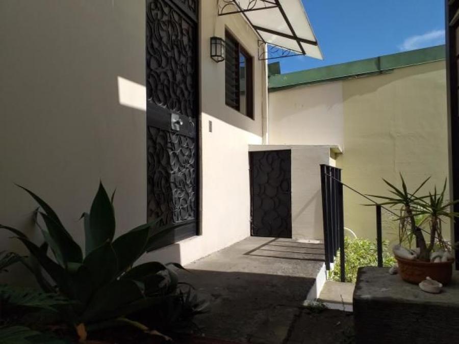 Foto Casa en Alquiler en Escaz, San Jos - U$D 900 - CAA23519 - BienesOnLine