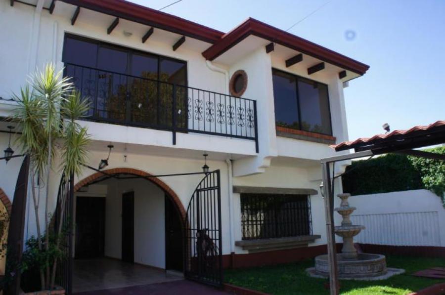 Foto Casa en Venta en Laureles, Escaz, San Jos - U$D 225 - CAV22676 - BienesOnLine