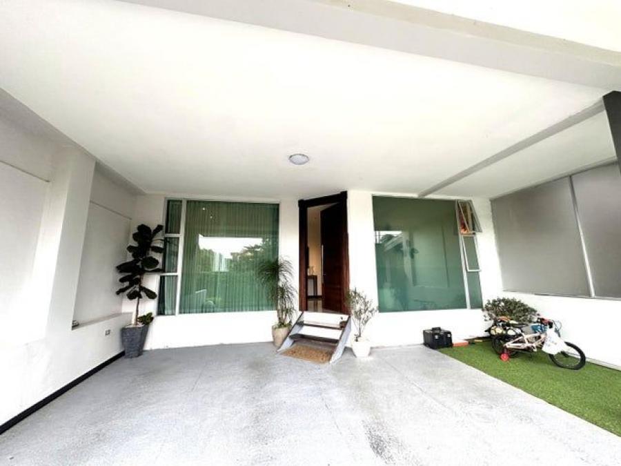 Home in Metric Way