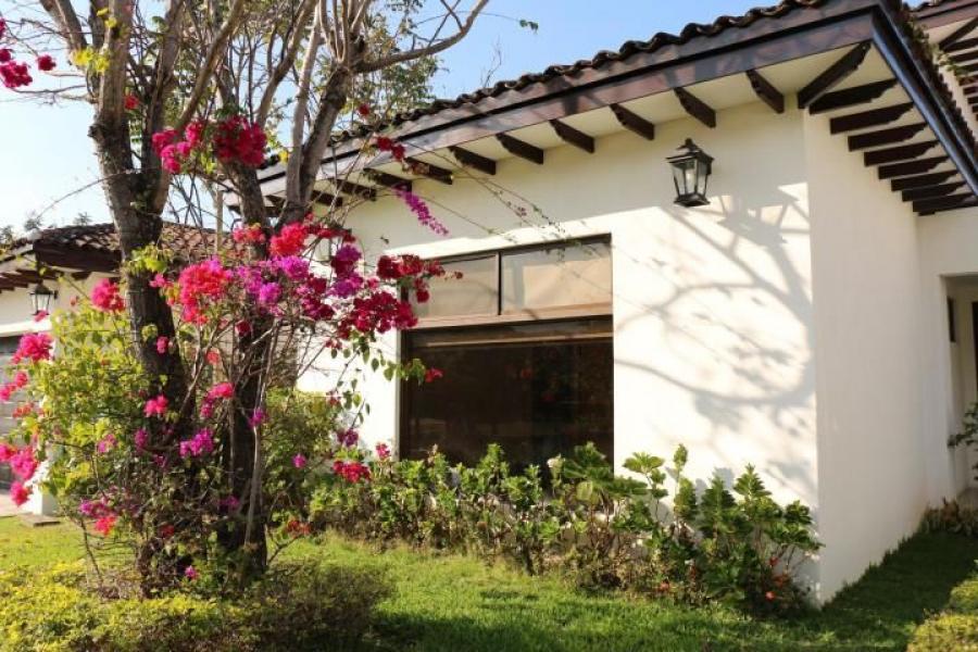 Foto Casa en Venta en Santa Ana, San Jos - U$D 950.000 - CAV26897 - BienesOnLine