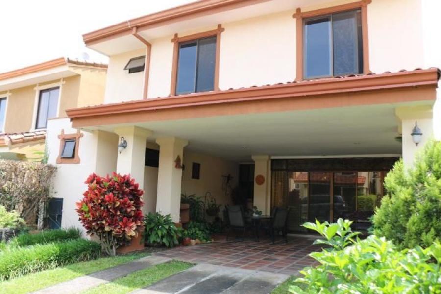 Foto Casa en Venta en San Rafael, Alajuela - U$D 240.000 - CAV27047 - BienesOnLine