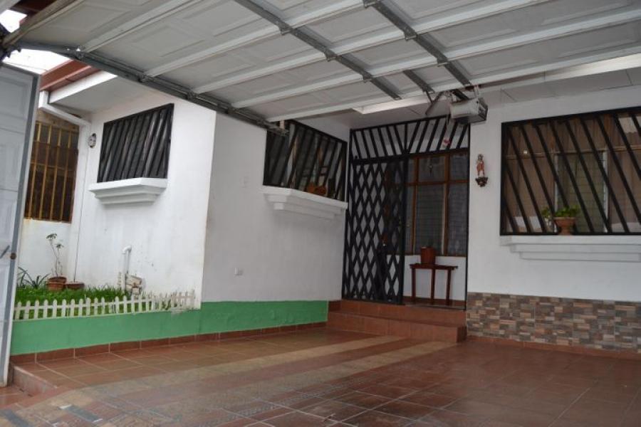 Foto Casa en Venta en Heredia, Heredia - U$D 106.000 - CAV43905 - BienesOnLine