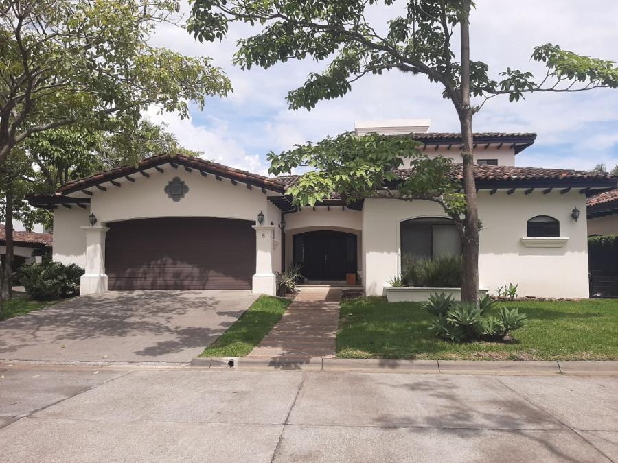 Casa en Alquiler en Santa Ana