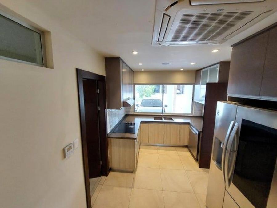 Fotos de Se alquila moderna casa con patio en condominio San Rafael ...