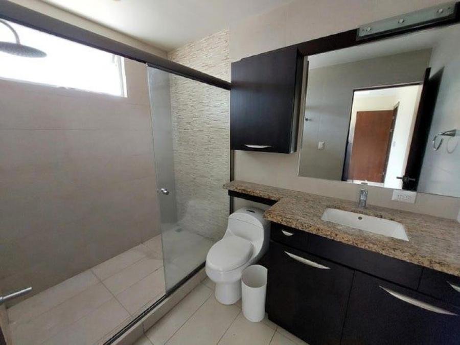 Fotos de Se alquila moderna casa con patio en condominio San Rafael ...