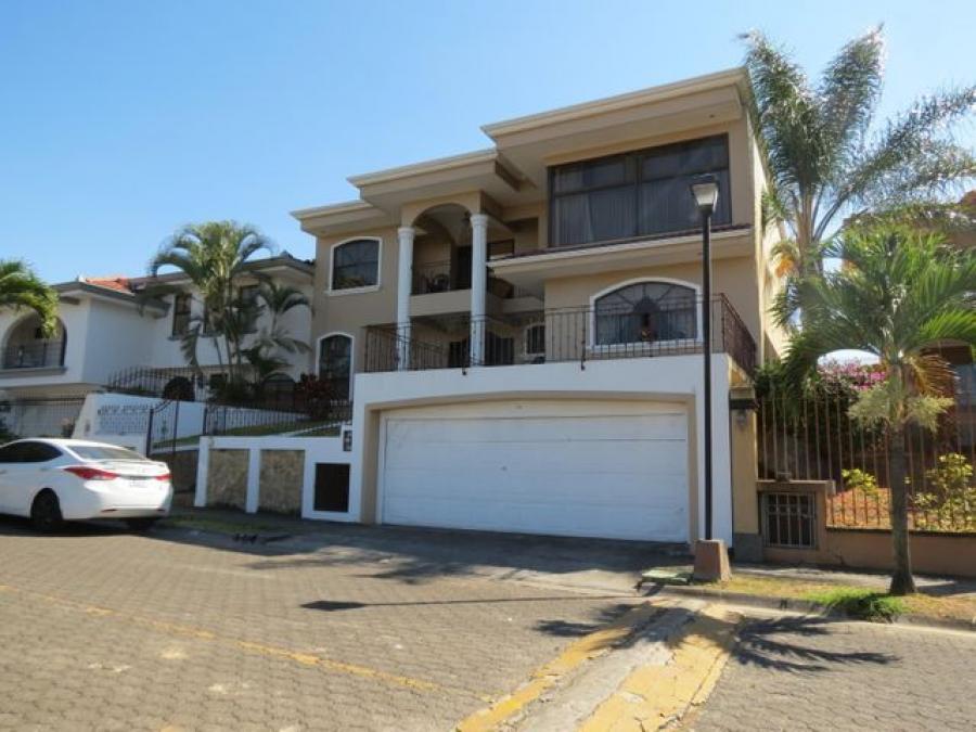 Foto Casa en Venta en Heredia, Heredia - U$D 680.000 - CAV62108 - BienesOnLine