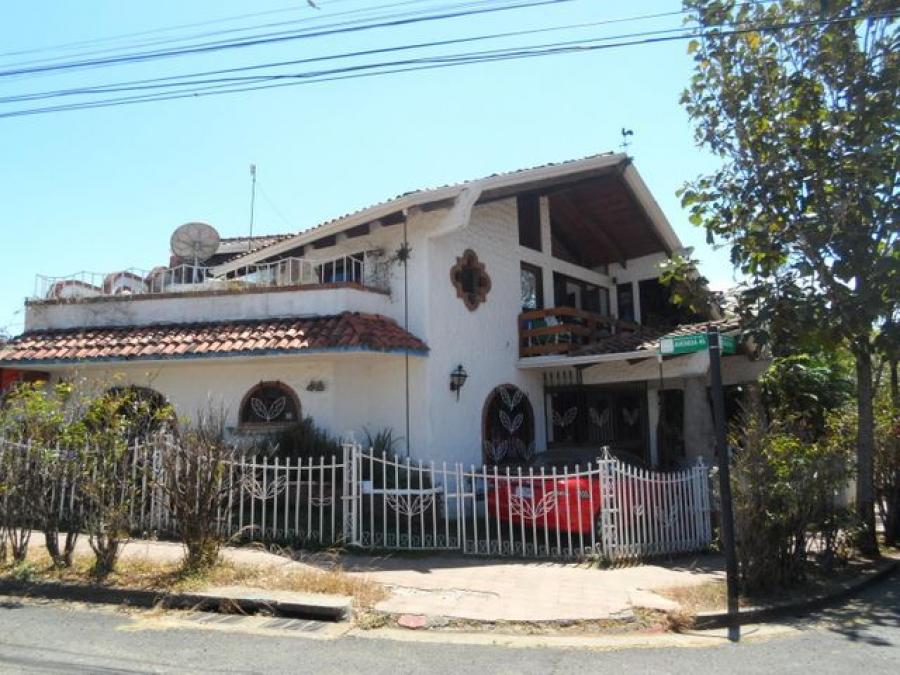 Foto Casa en Venta en Urbanizacin Cristal, Uruca, San Jos - U$D 400.000 - CAV38538 - BienesOnLine