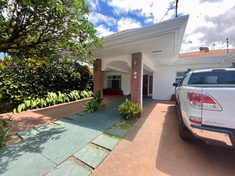 Foto Casa en Venta en Los Laureles, Escaz, San Jos - U$D 410.000 - CAV79903 - BienesOnLine