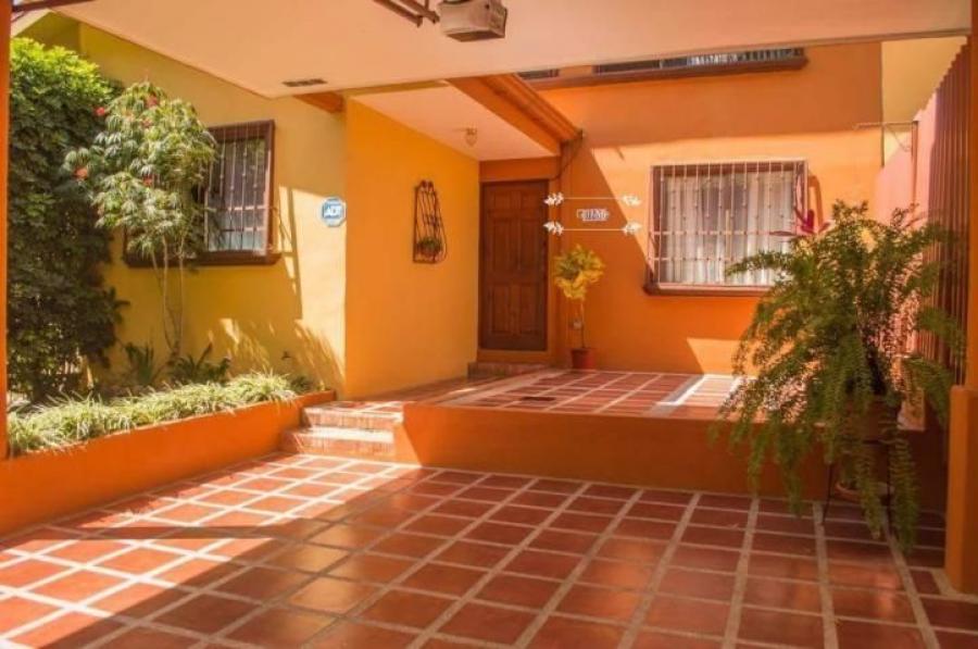 Foto Casa en Venta en Santa Ana, San Jos - U$D 180.000 - CAV17615 - BienesOnLine